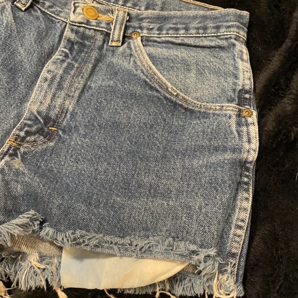 Wrangler Vintage High Waisted Jean Shorts - Picture 6 of 6